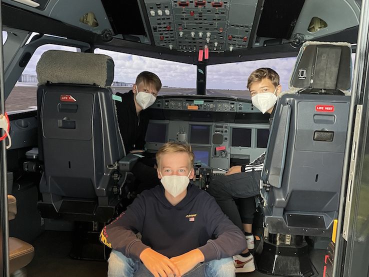 Flight Kids im Cockpit